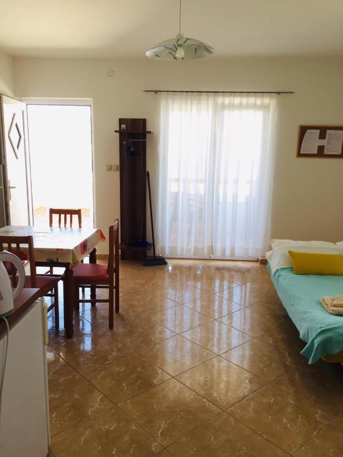 Apartments Gubo Pag Town Εξωτερικό φωτογραφία