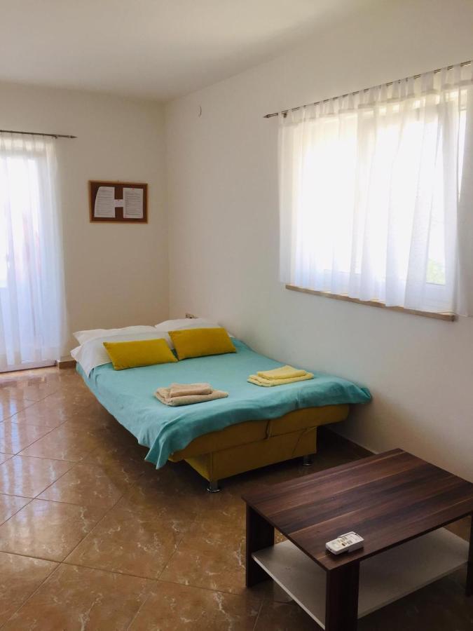 Apartments Gubo Pag Town Εξωτερικό φωτογραφία