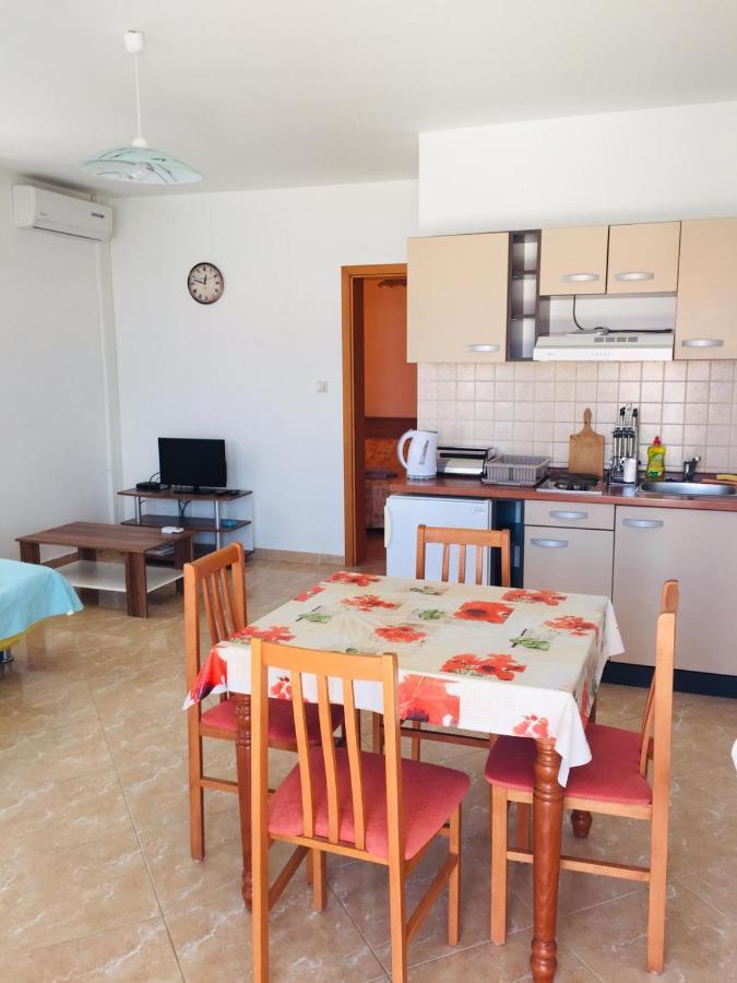 Apartments Gubo Pag Town Εξωτερικό φωτογραφία